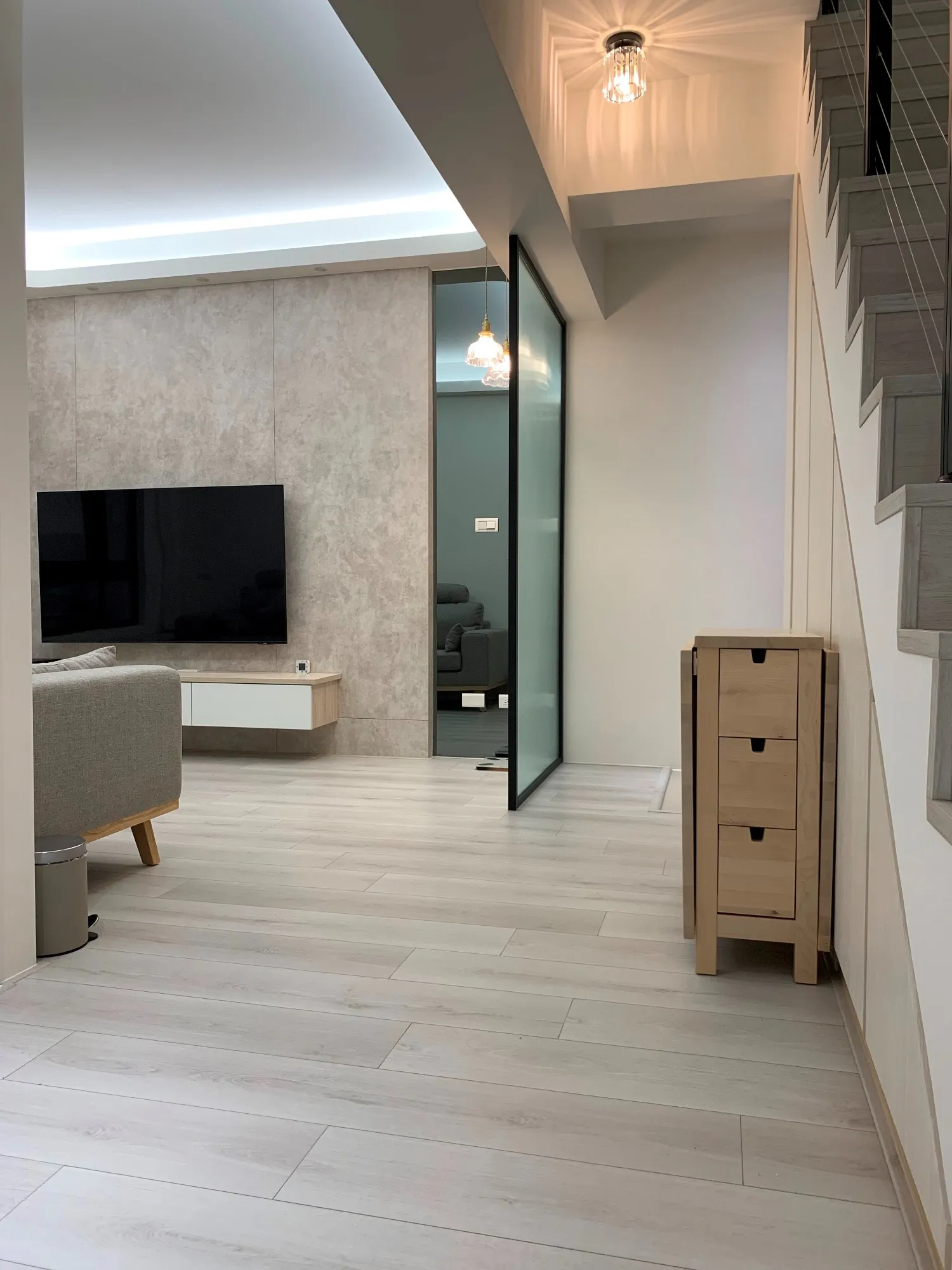 美麗國85號3F 吳小姐