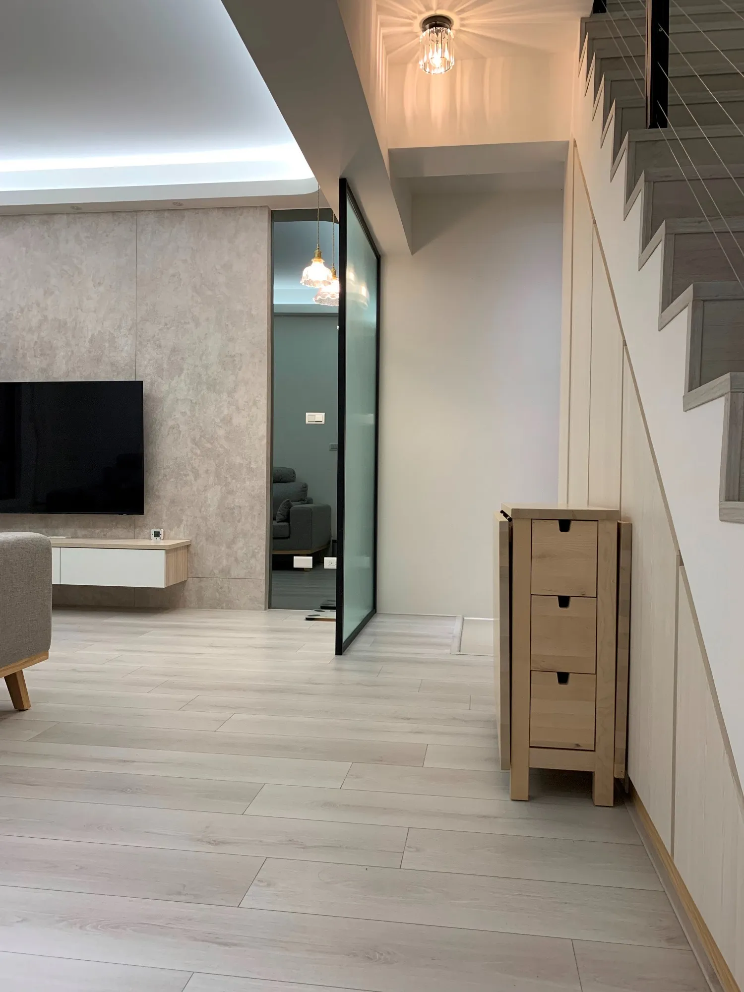 美麗國85號3F 吳小姐