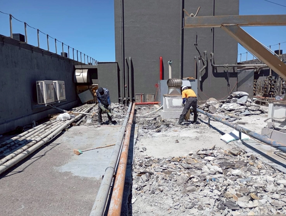 屋主舊失效防水層