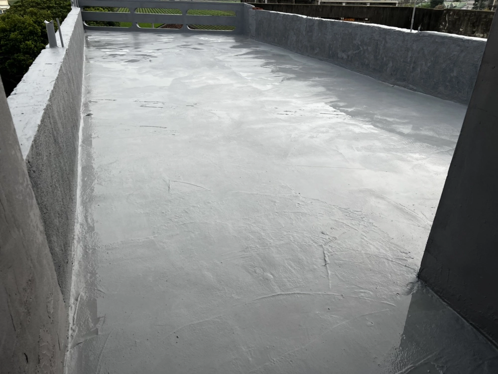 表層全面塗佈鋼磁晶固化防水面漆