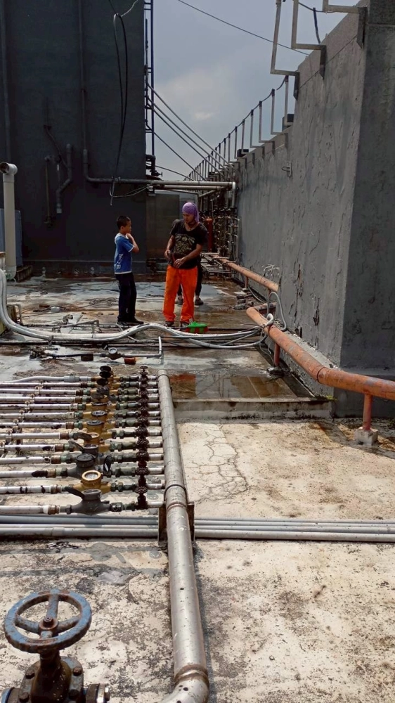 屋主舊失效防水層