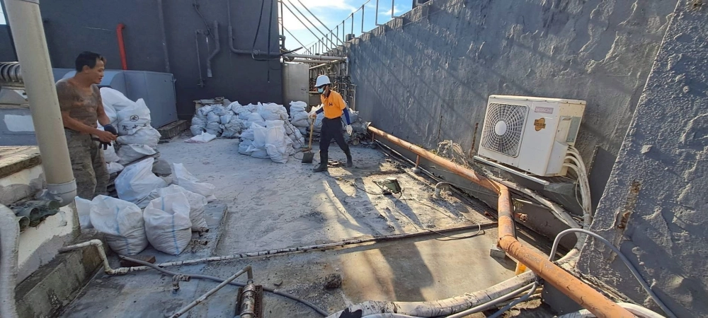 屋主舊失效防水層