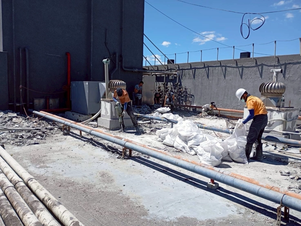 屋主舊失效防水層