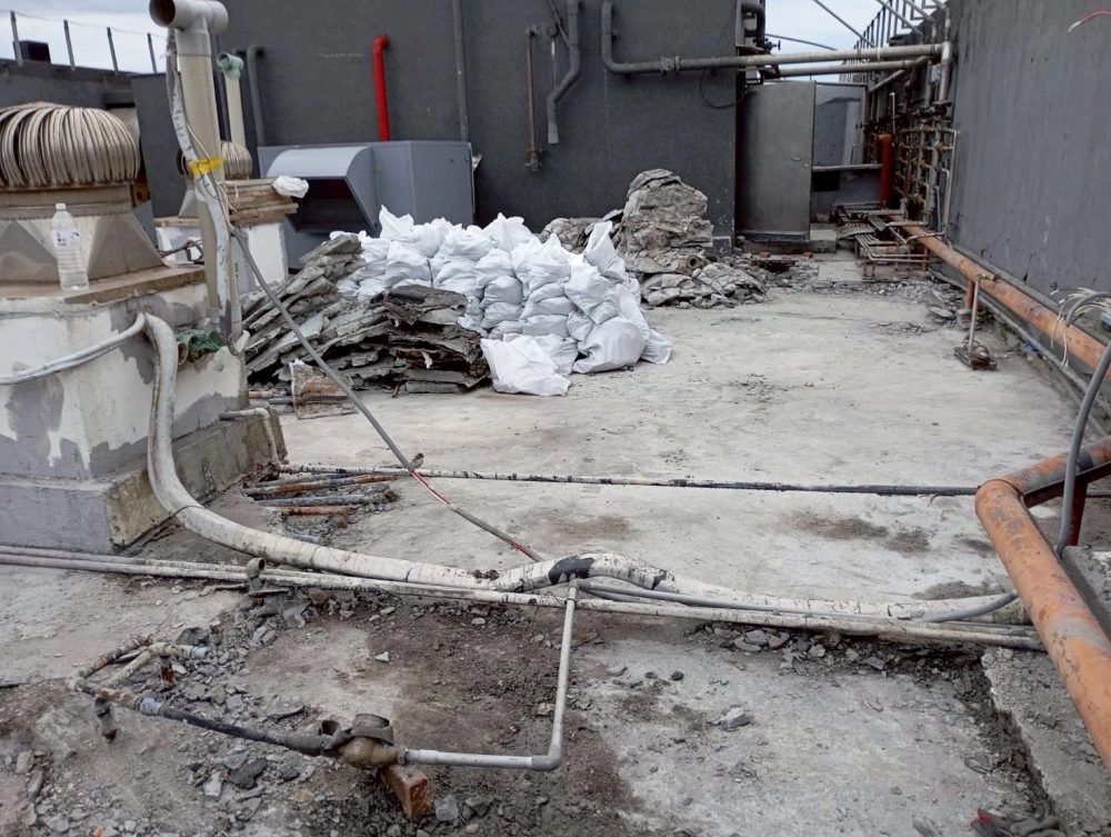 屋主舊失效防水層