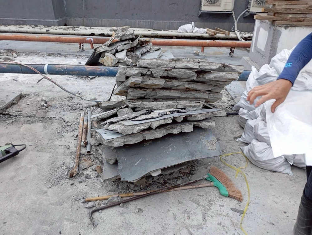 屋主舊失效防水層