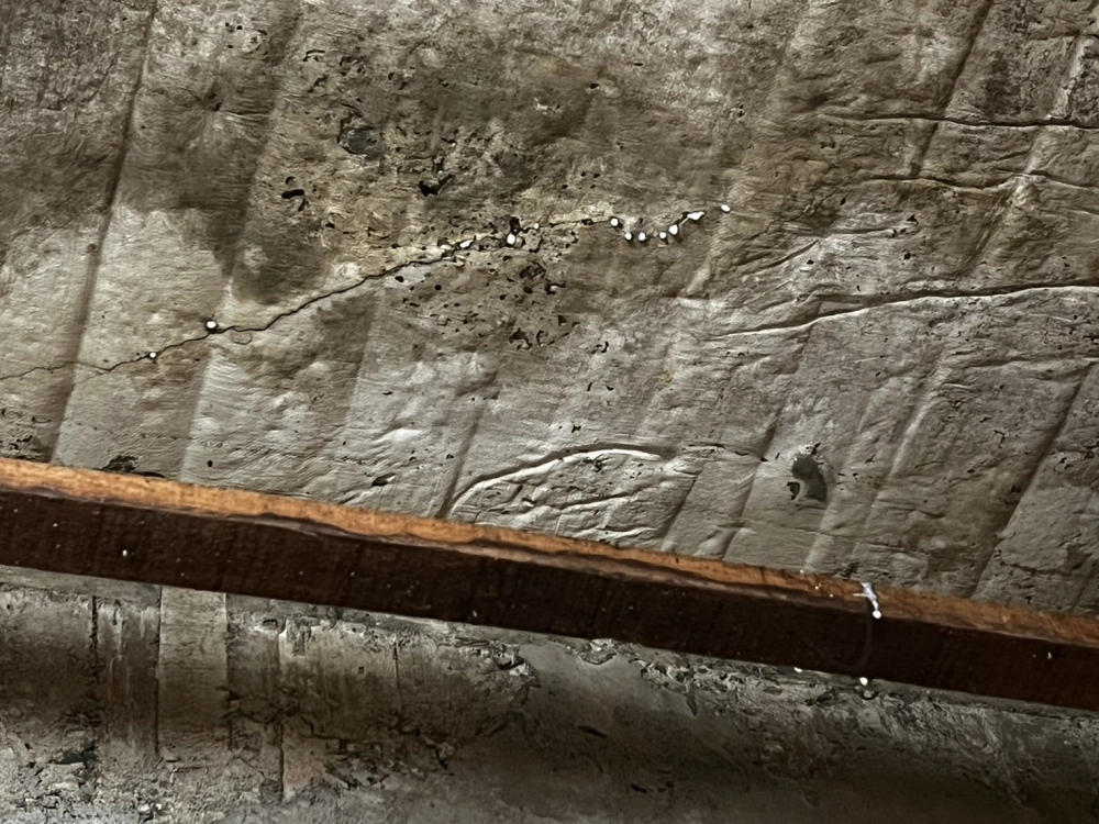 滲透至樓板下直至完全填補不再滲漏