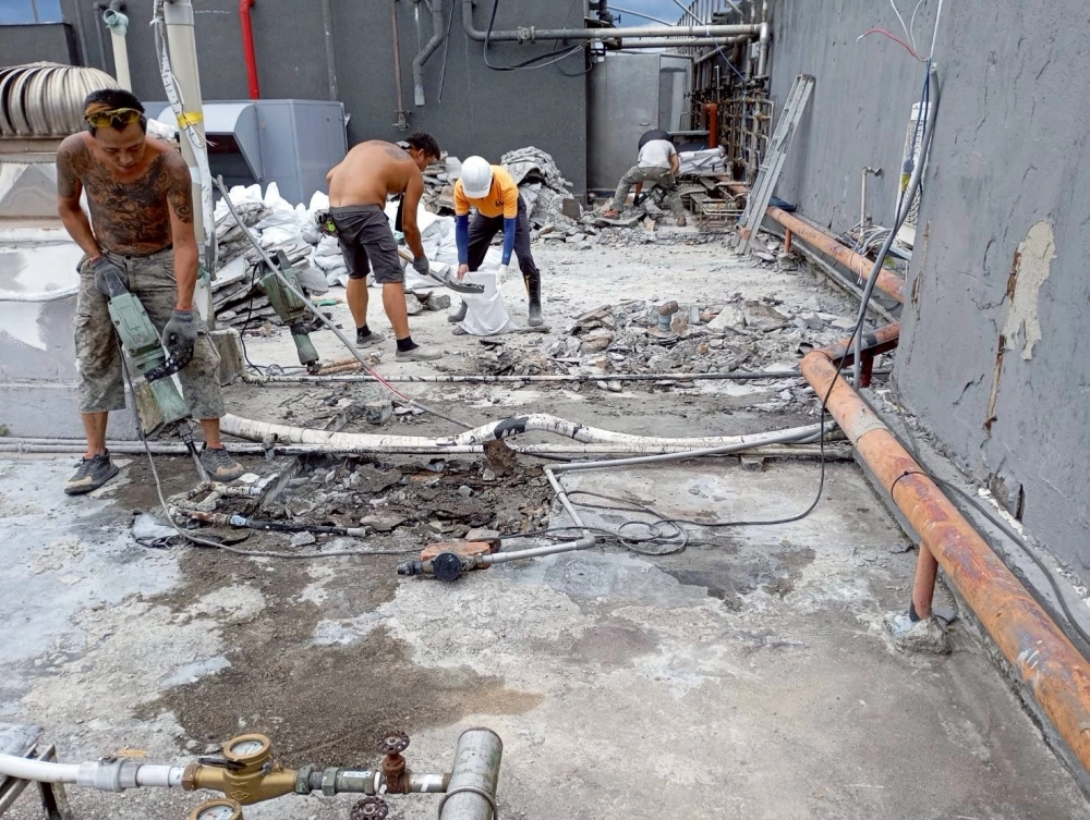 屋主舊失效防水層