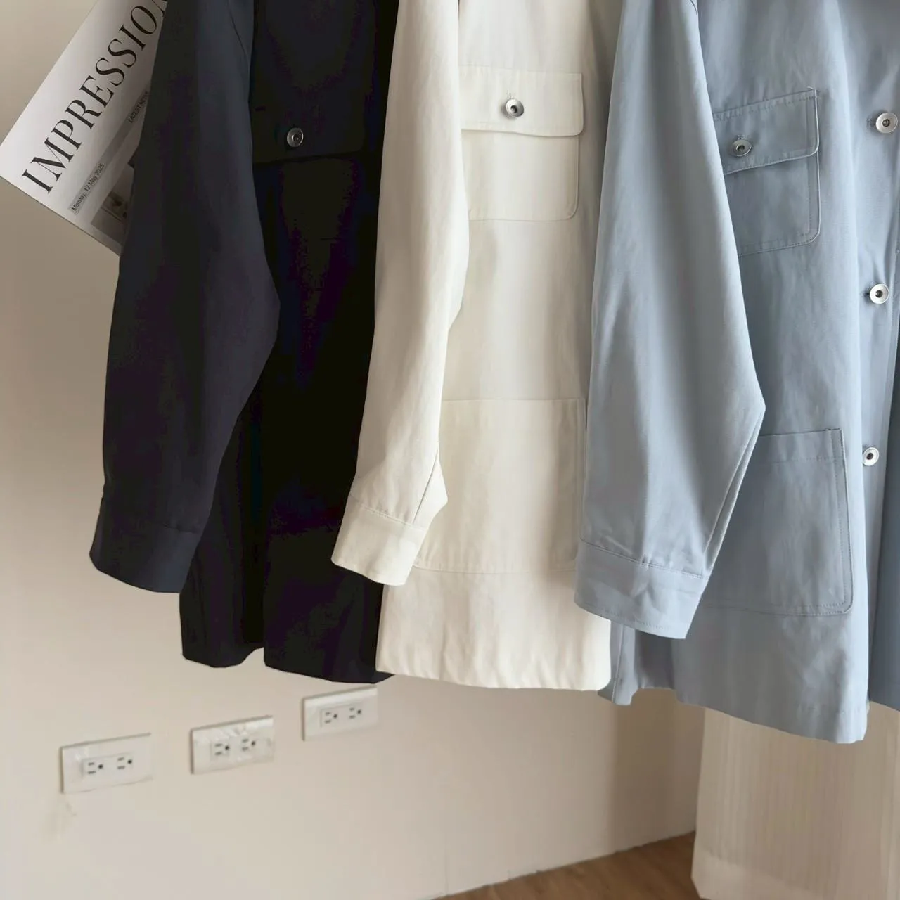 四口袋撞色領中長外套