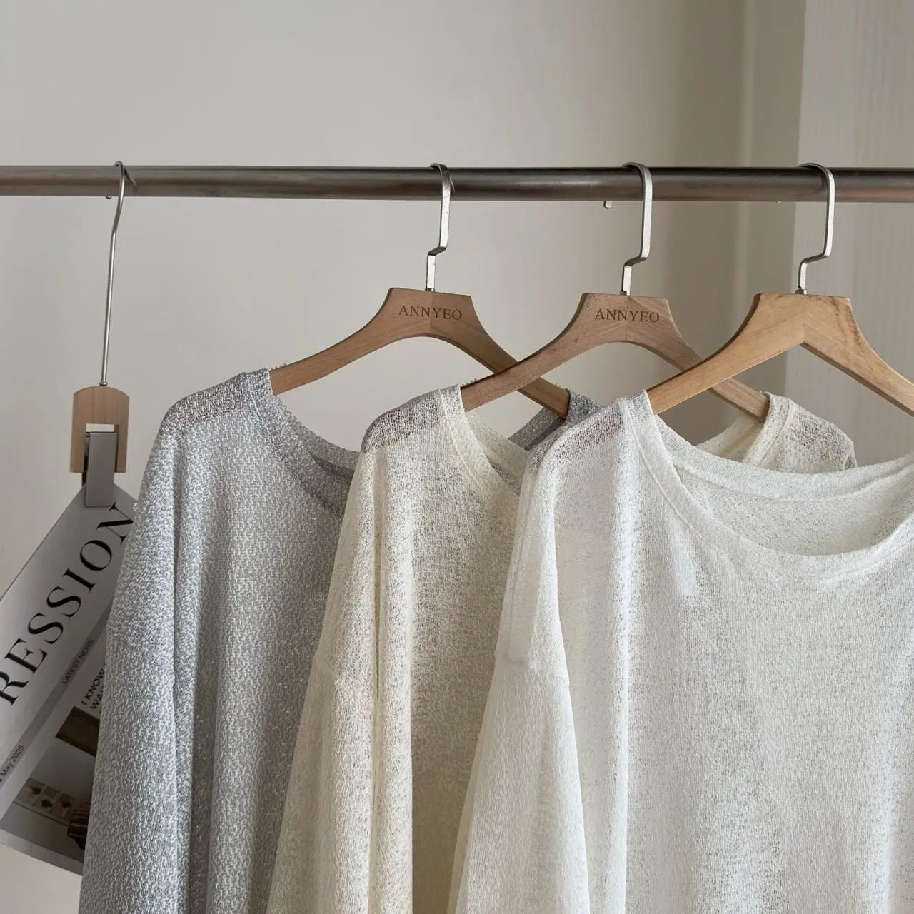 混紗圓領後交叉綁帶造型上衣