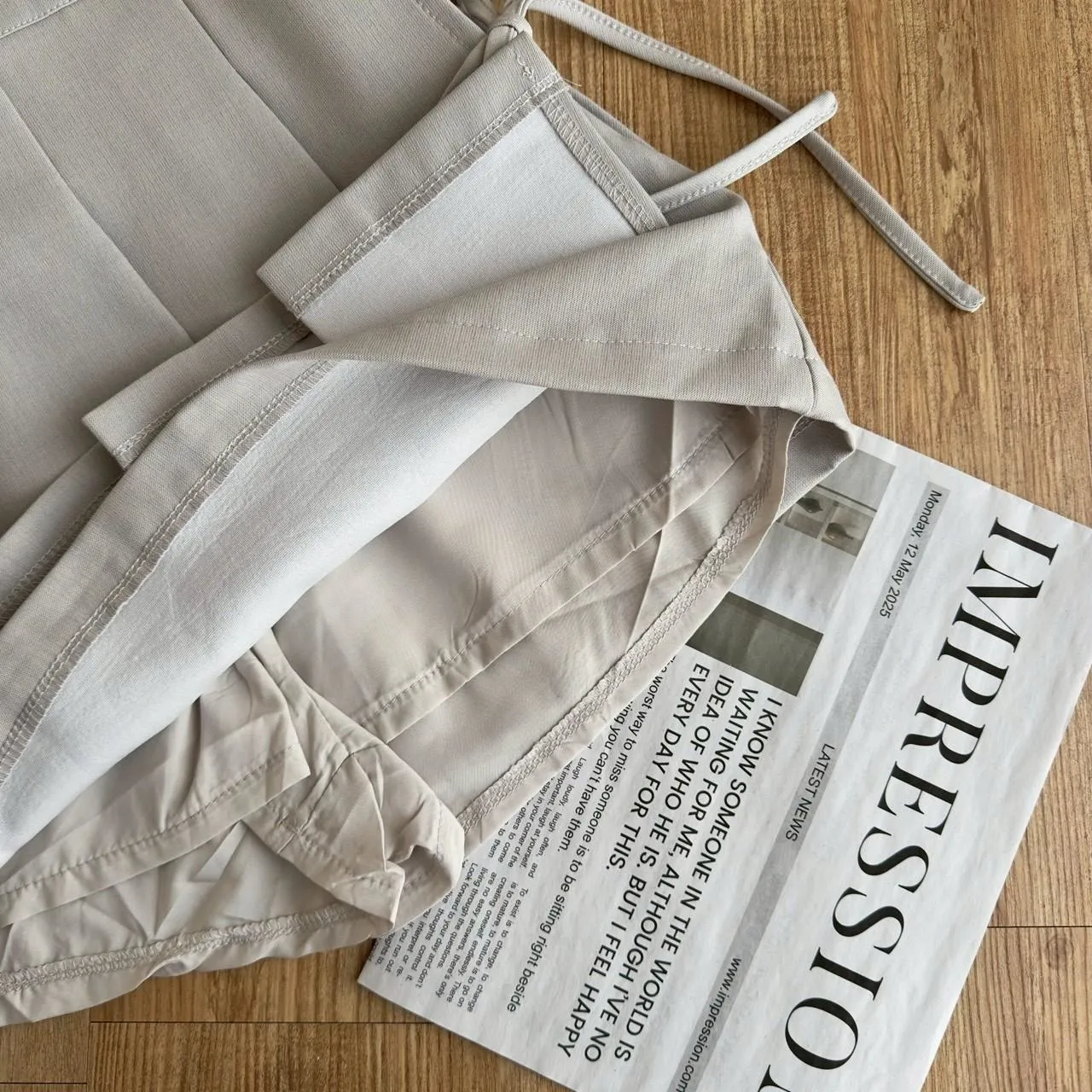 綁帶造型百褶西裝短裙