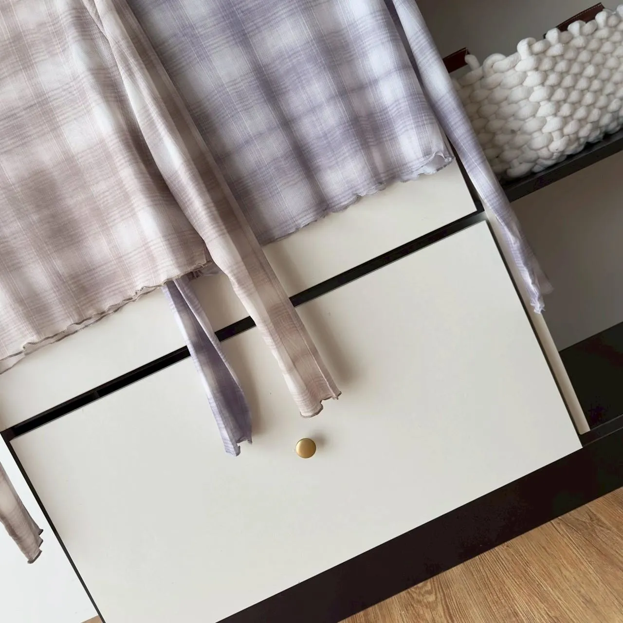 新面料雙格透紗打底衣