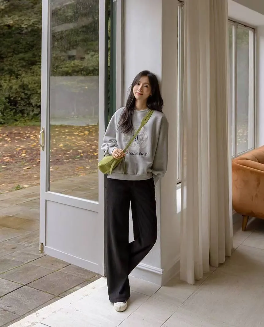 正韓自訂刺繡英字大學T