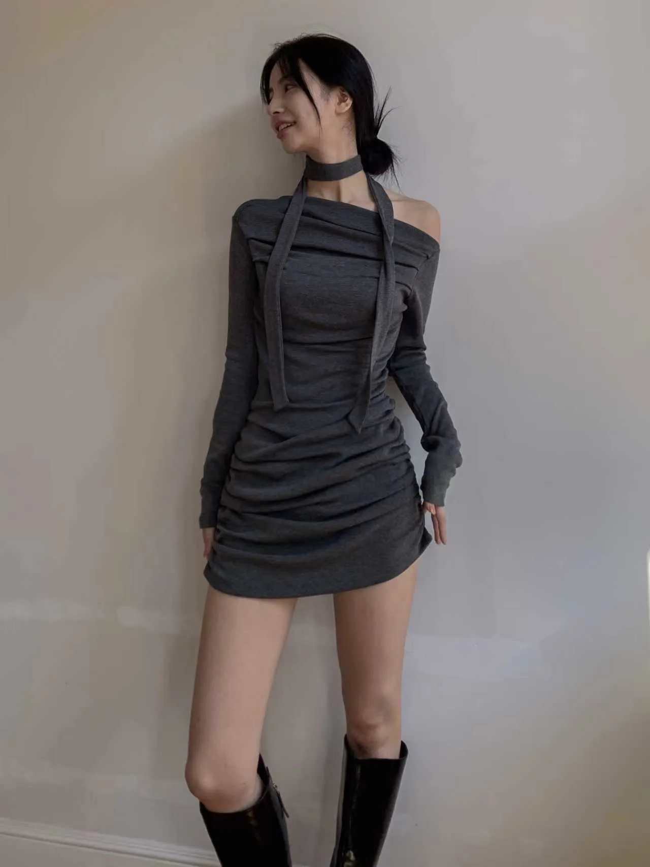 正韓垂身抓皺修身包臀洋