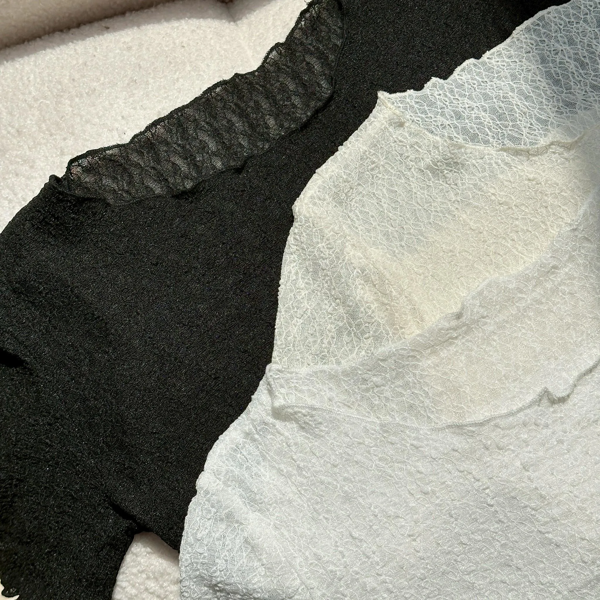 韓風早春款壓皺蕾絲透上