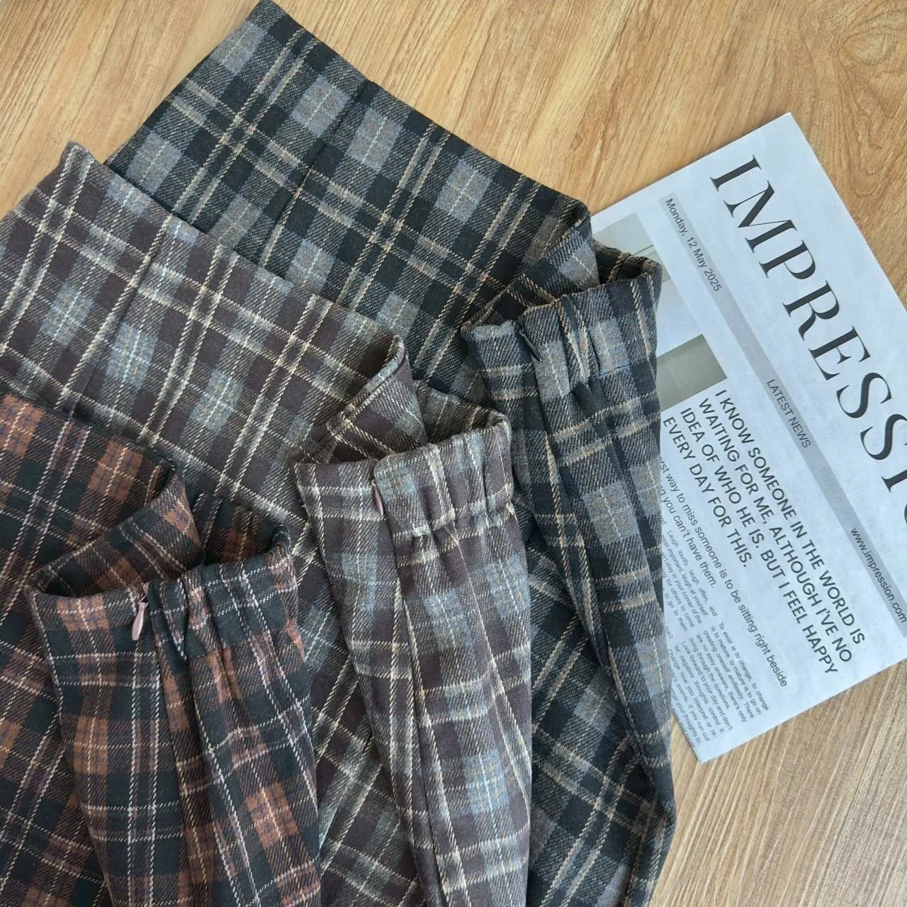 小開衩格子短裙