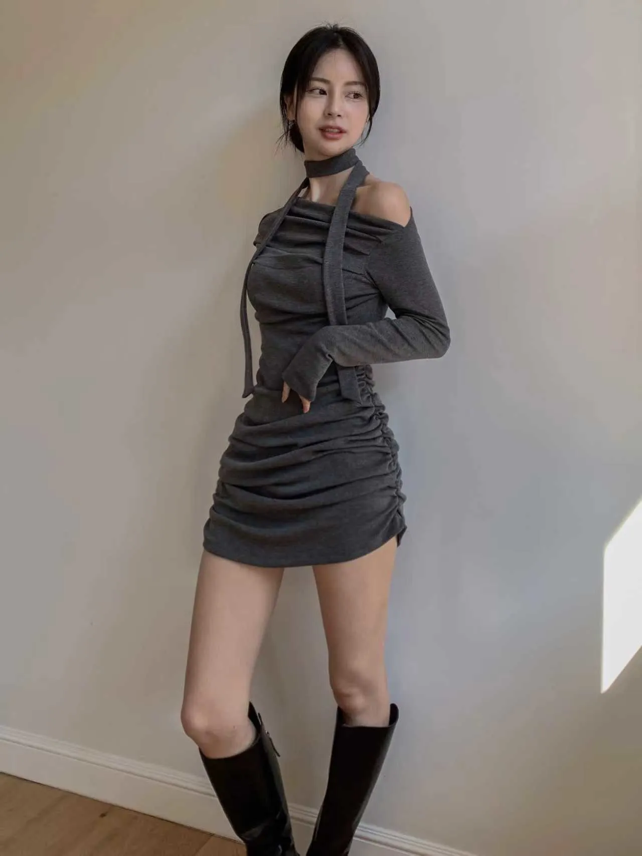 正韓垂身抓皺修身包臀洋