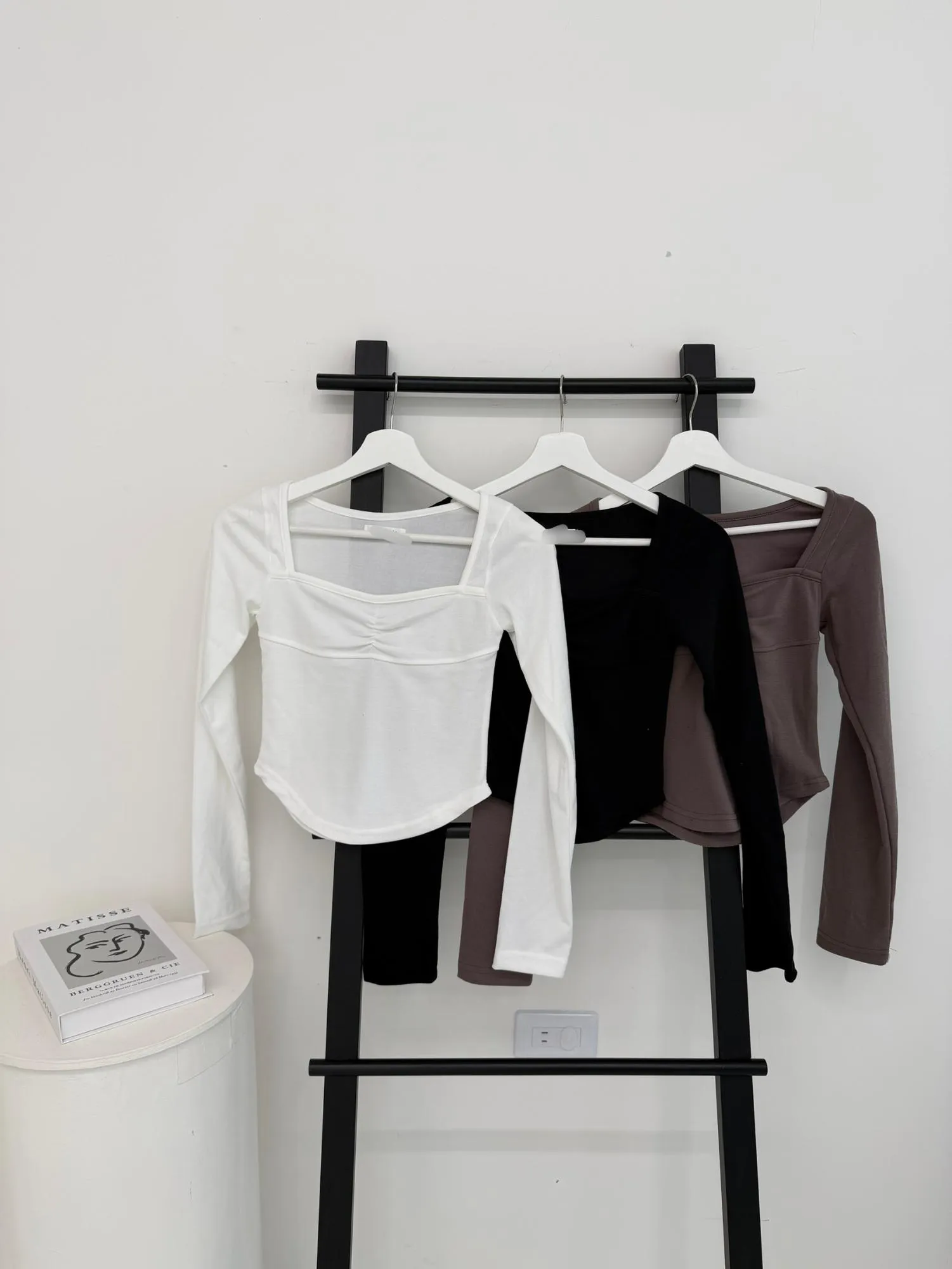 正韓貝拉前褶皺蝴蝶結上衣