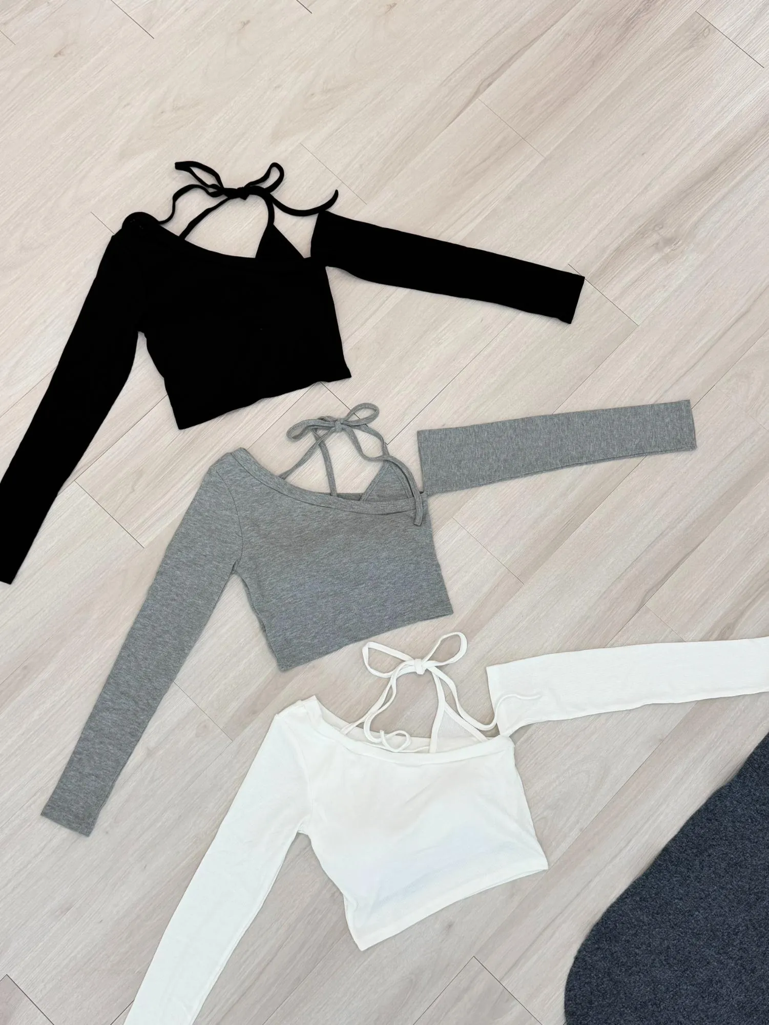 假兩件內胸墊繞脖綁帶上衣