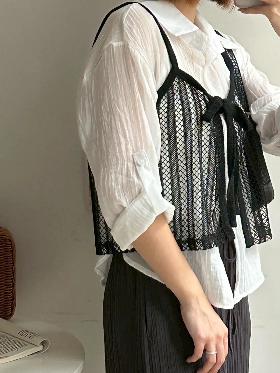 前綁帶簍空勾織背心