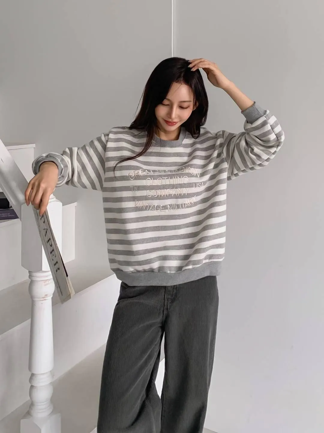 正韓條紋刺繡英字大學T