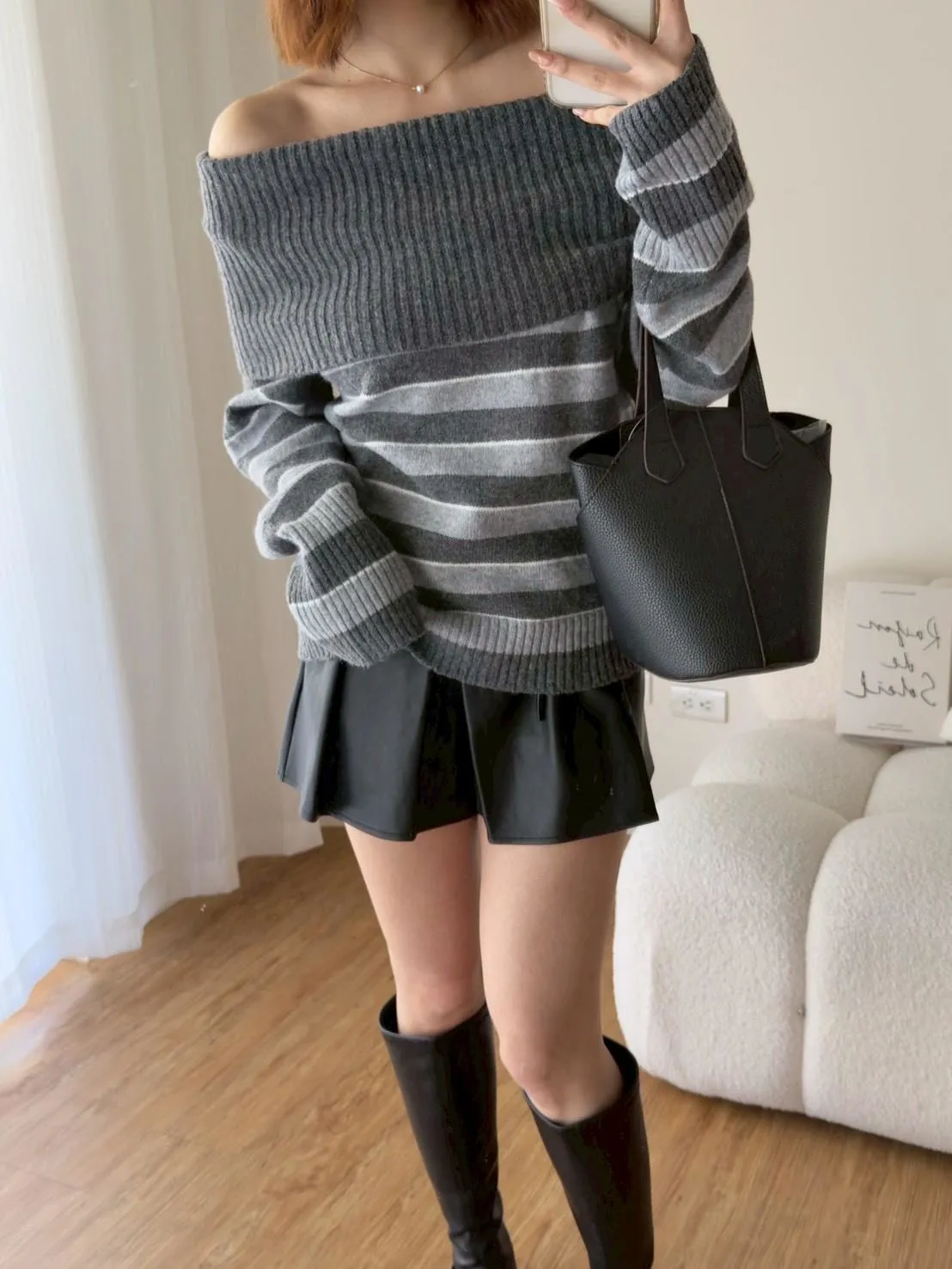 撞色橫條翻領毛衣