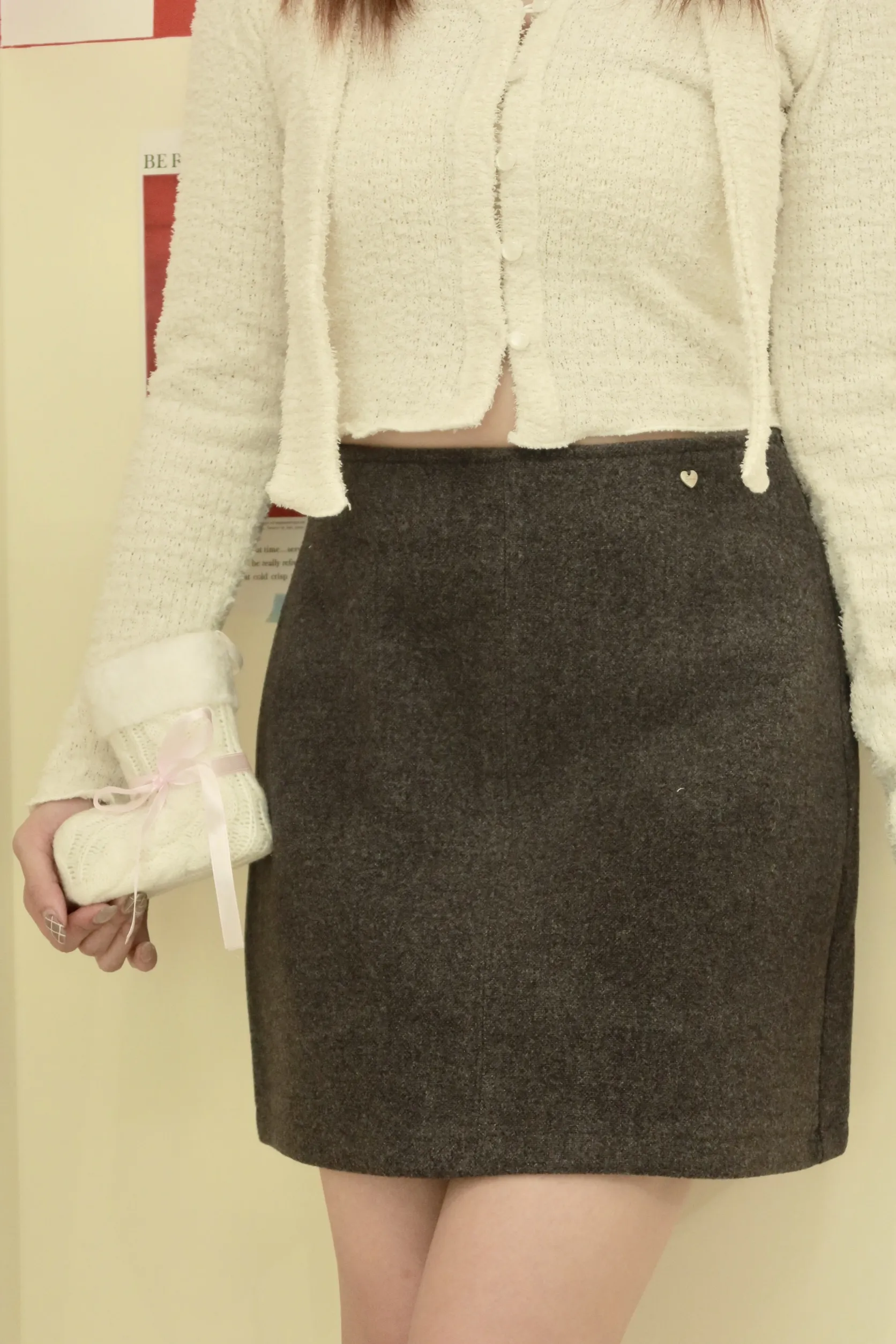 毛呢短款愛心鐵標半身裙