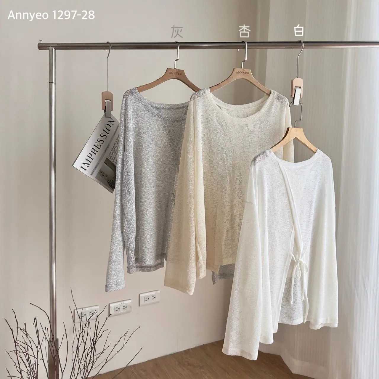 混紗圓領後交叉綁帶造型上衣