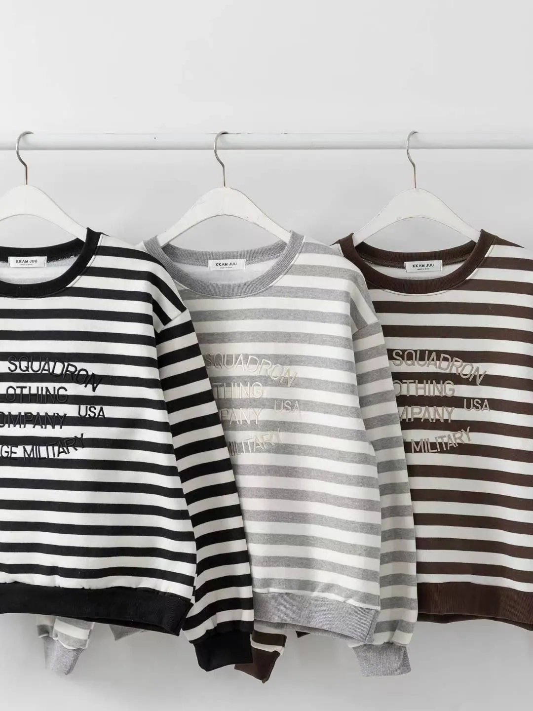 正韓條紋刺繡英字大學T