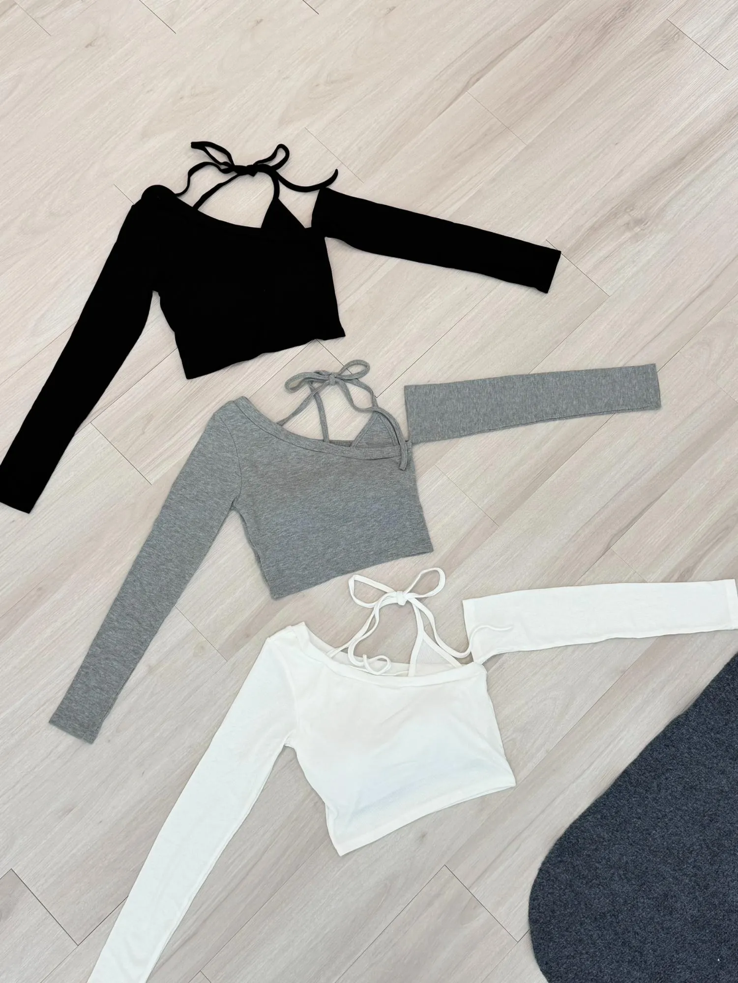 假兩件內胸墊繞脖綁帶上衣