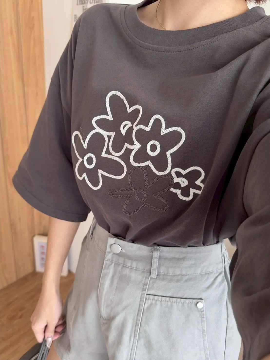 花朵繡線大T上衣