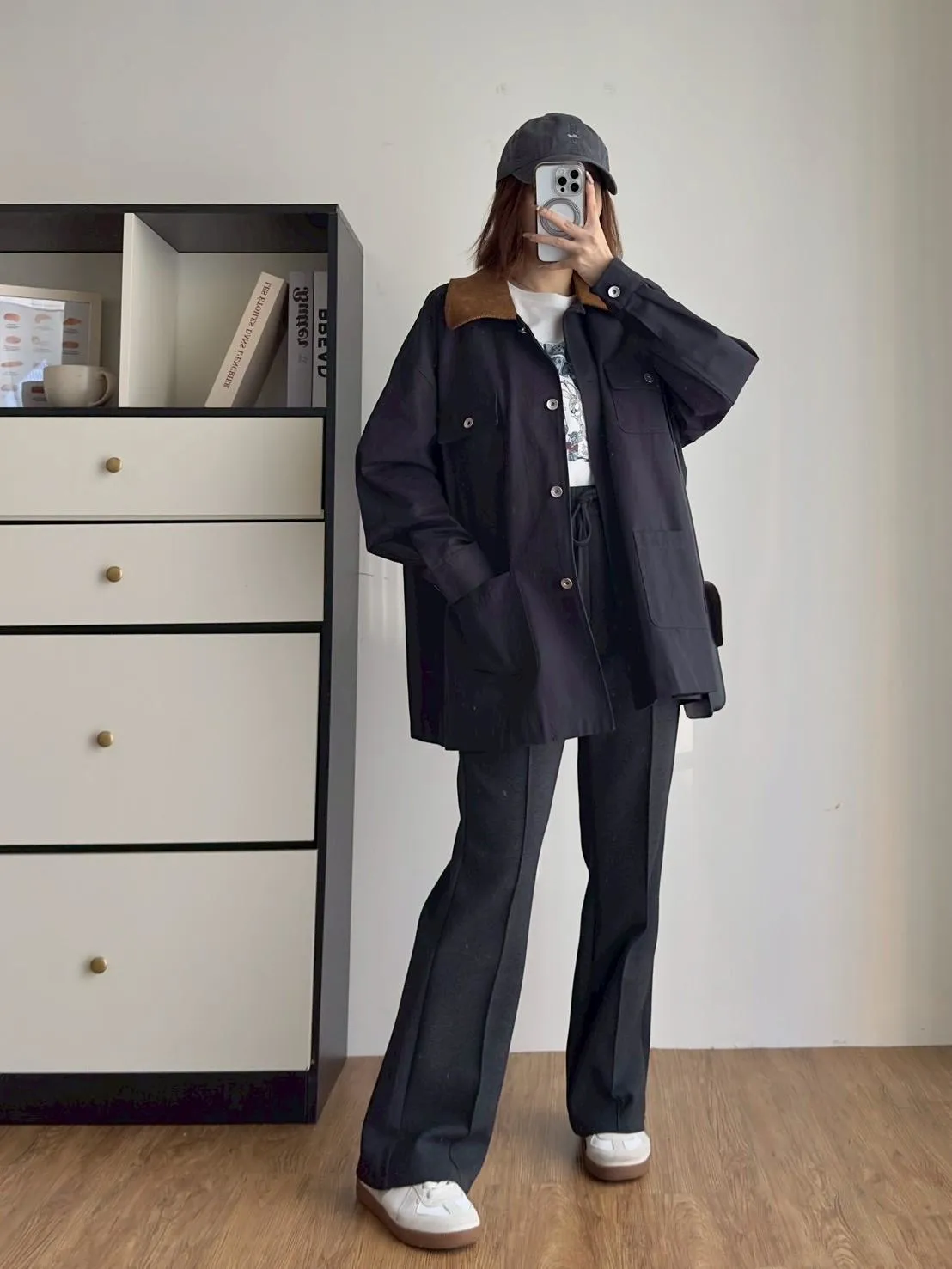 四口袋撞色領中長外套