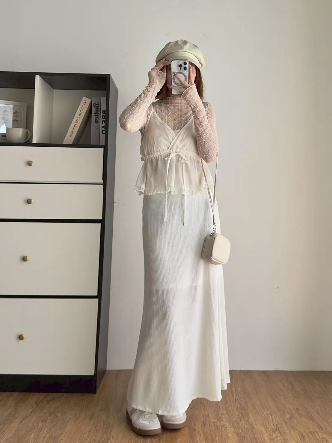 小立領木耳邊蕾絲波浪打底上衣