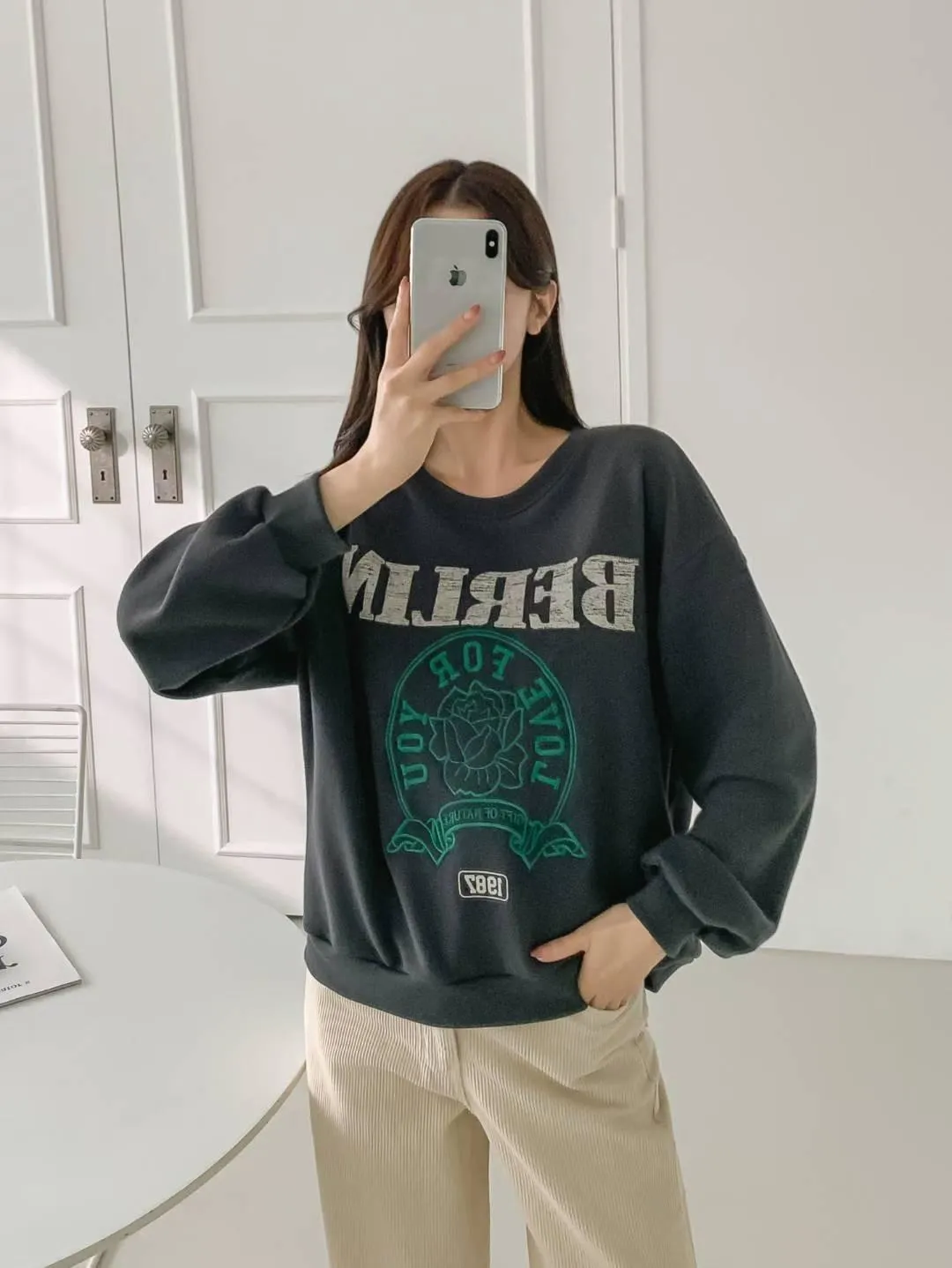 正韓玫瑰刺繡英字大學T