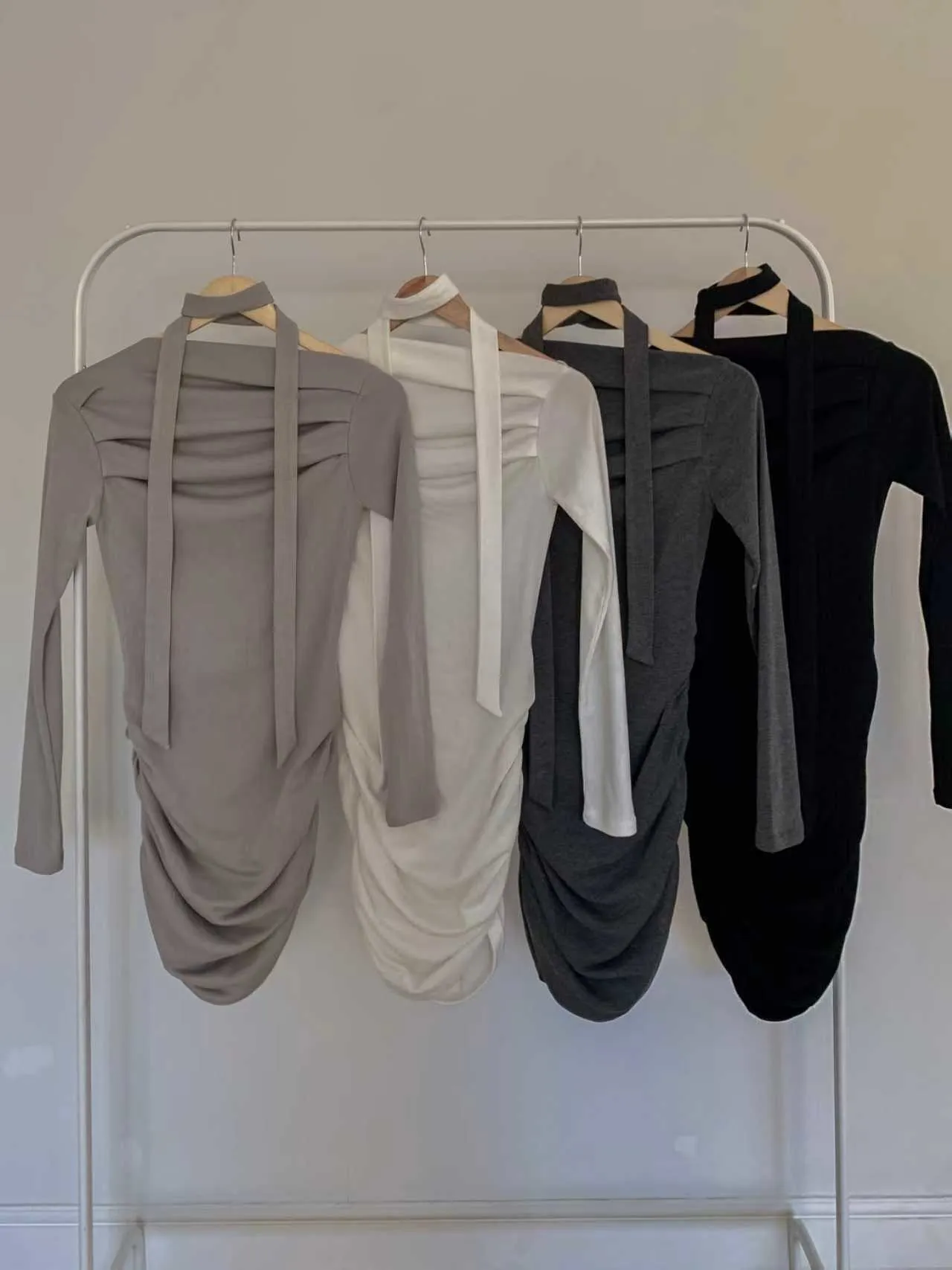 正韓垂身抓皺修身包臀洋