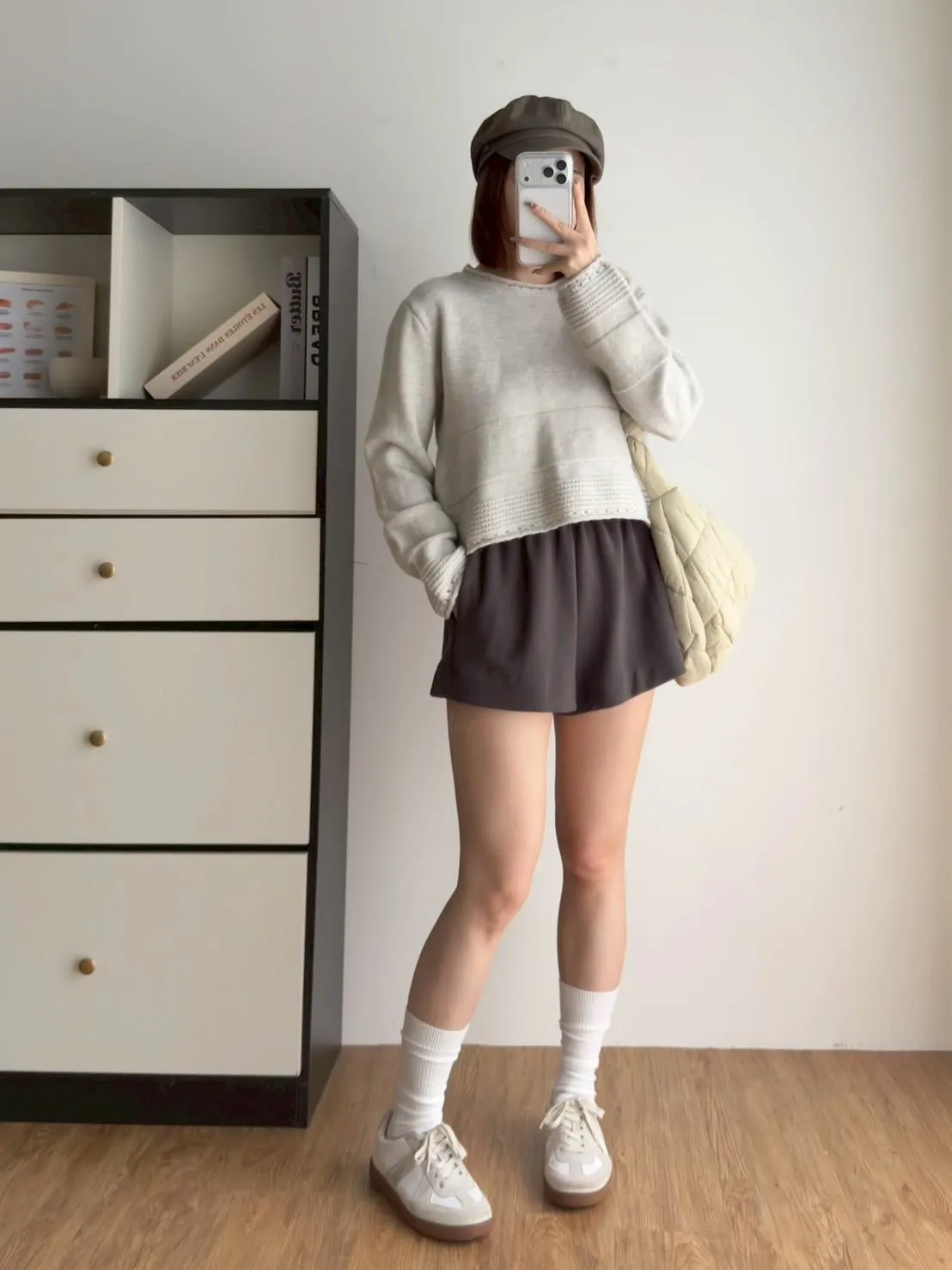 圓領下坑條毛衣