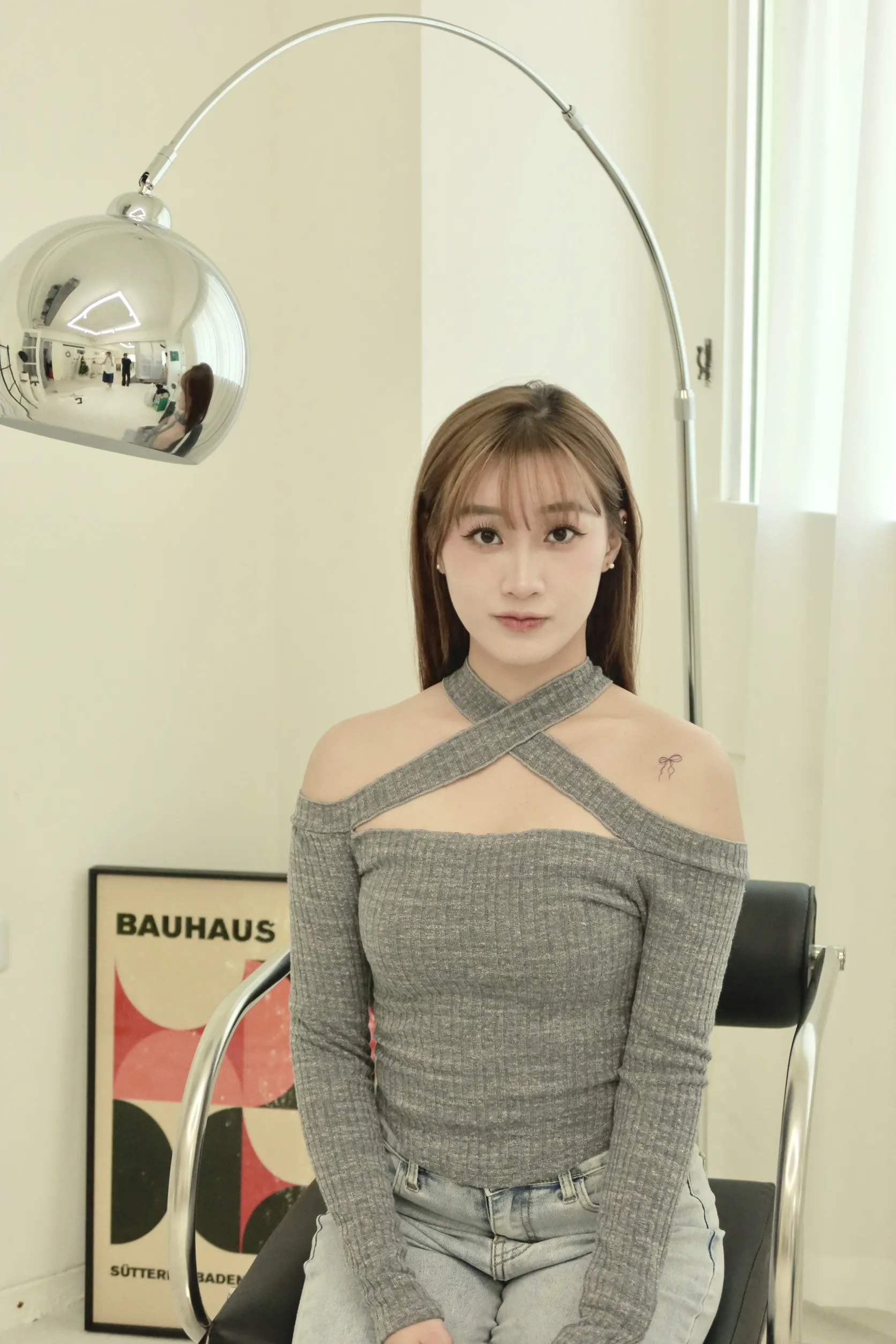 正韓性感露鎖骨交叉踢恤