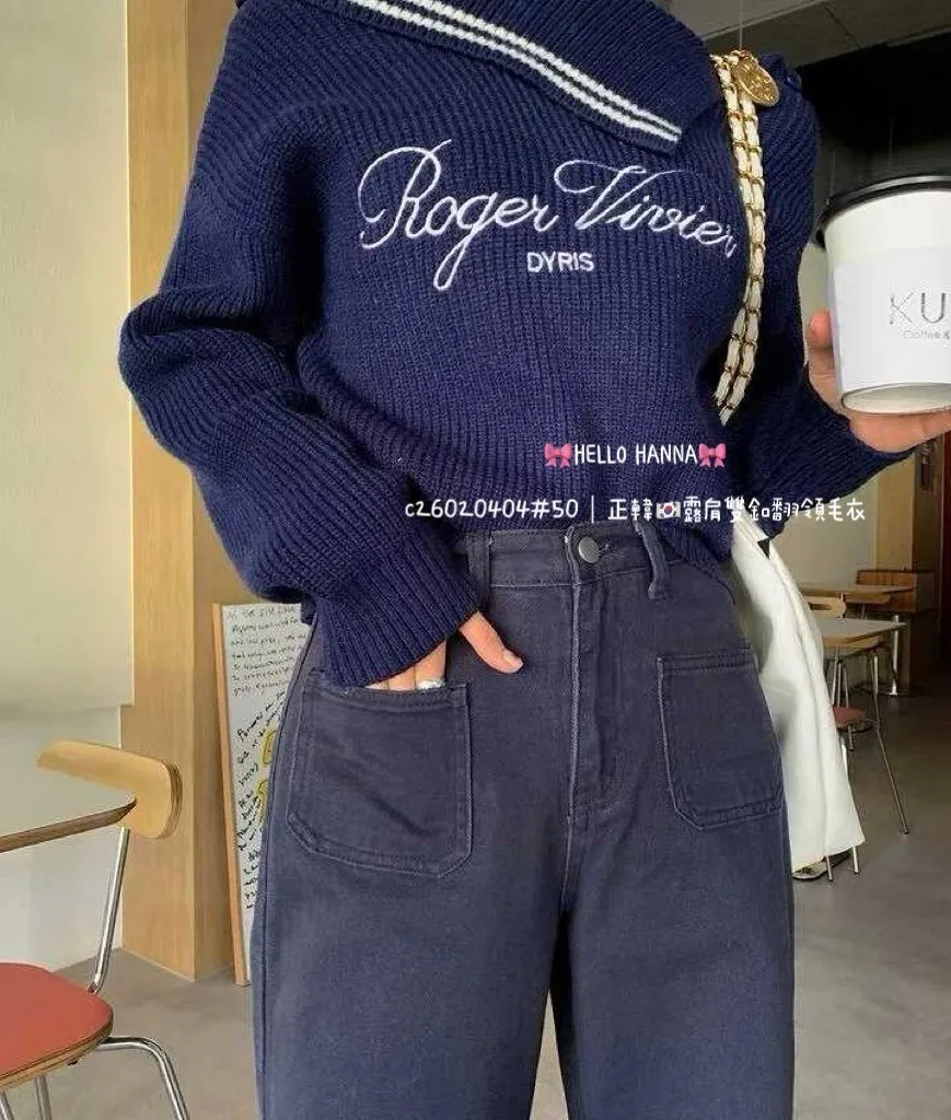 正韓露肩雙釦翻領毛衣