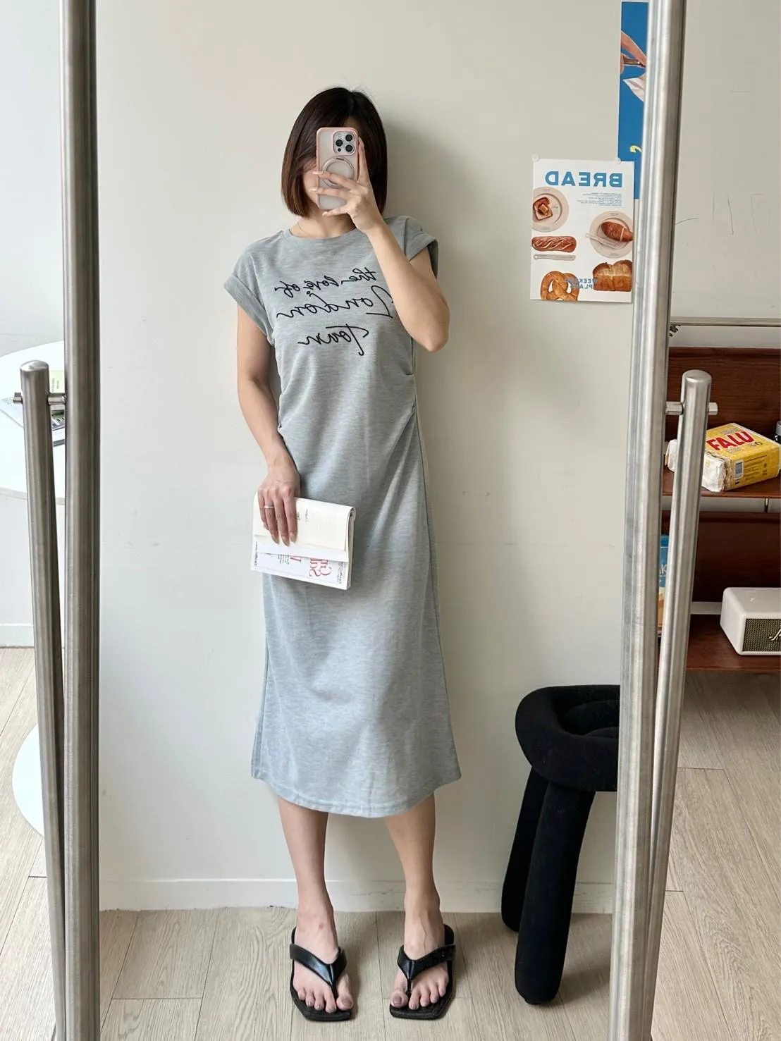 英文草寫刺繡反折長洋裝