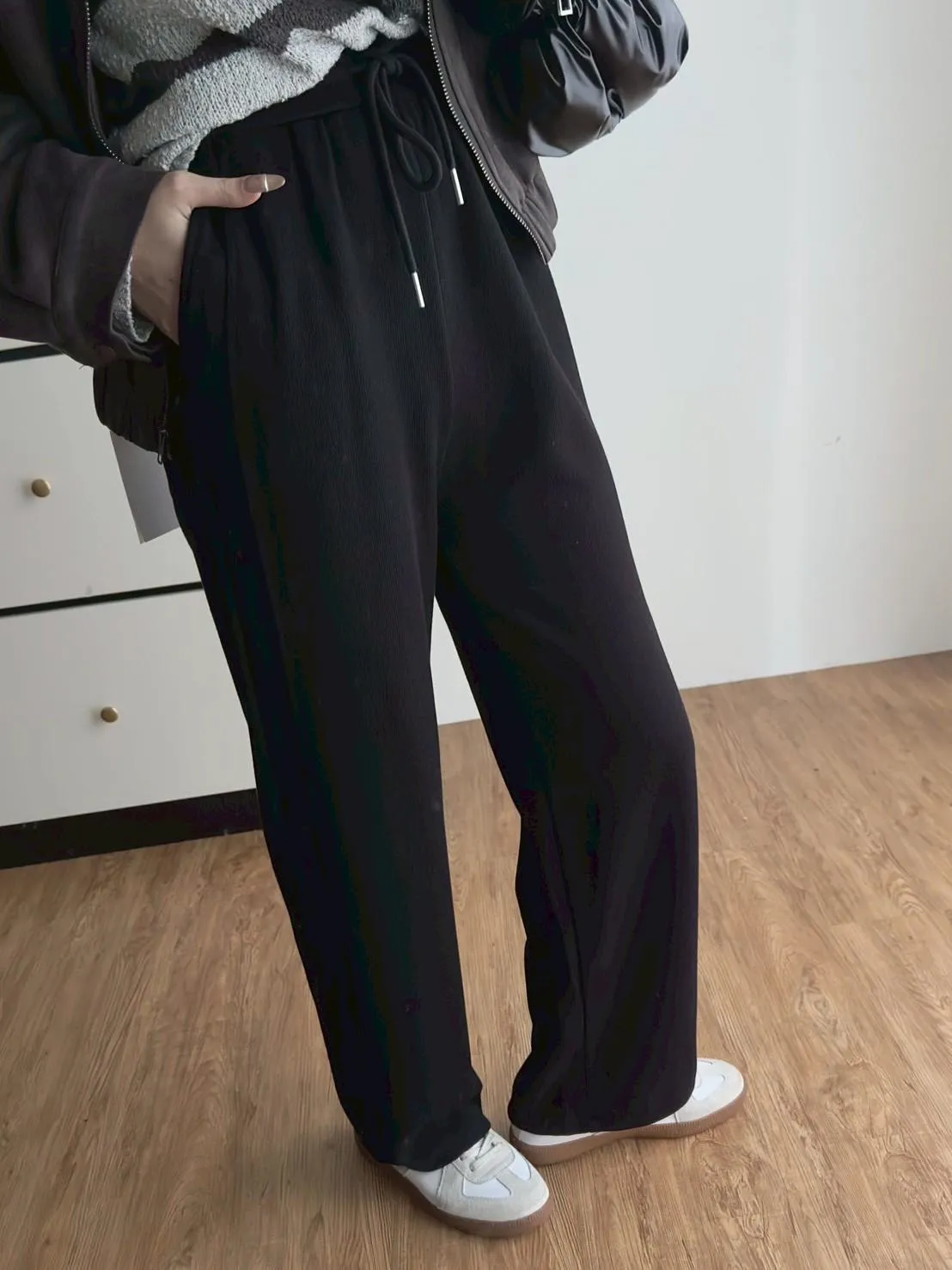 磨毛絨面拼接直腿寬褲（後口袋）