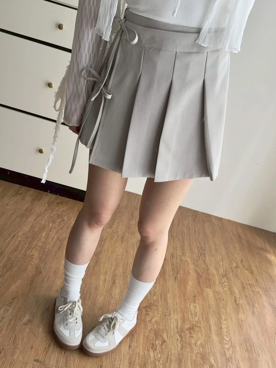 綁帶造型百褶西裝短裙