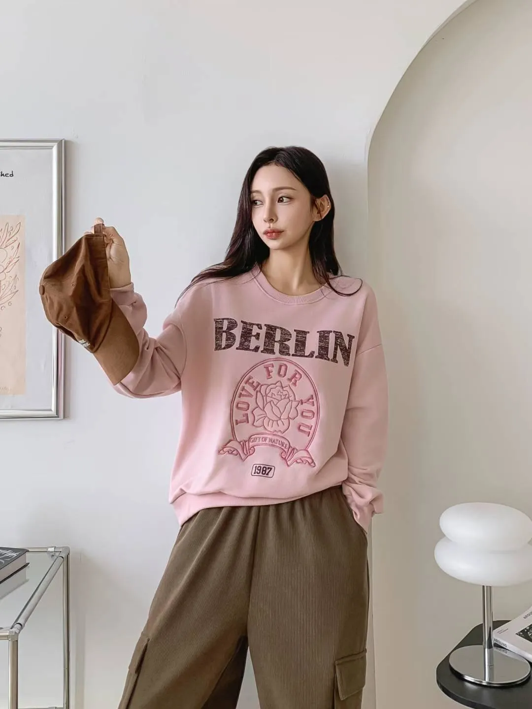 正韓玫瑰刺繡英字大學T