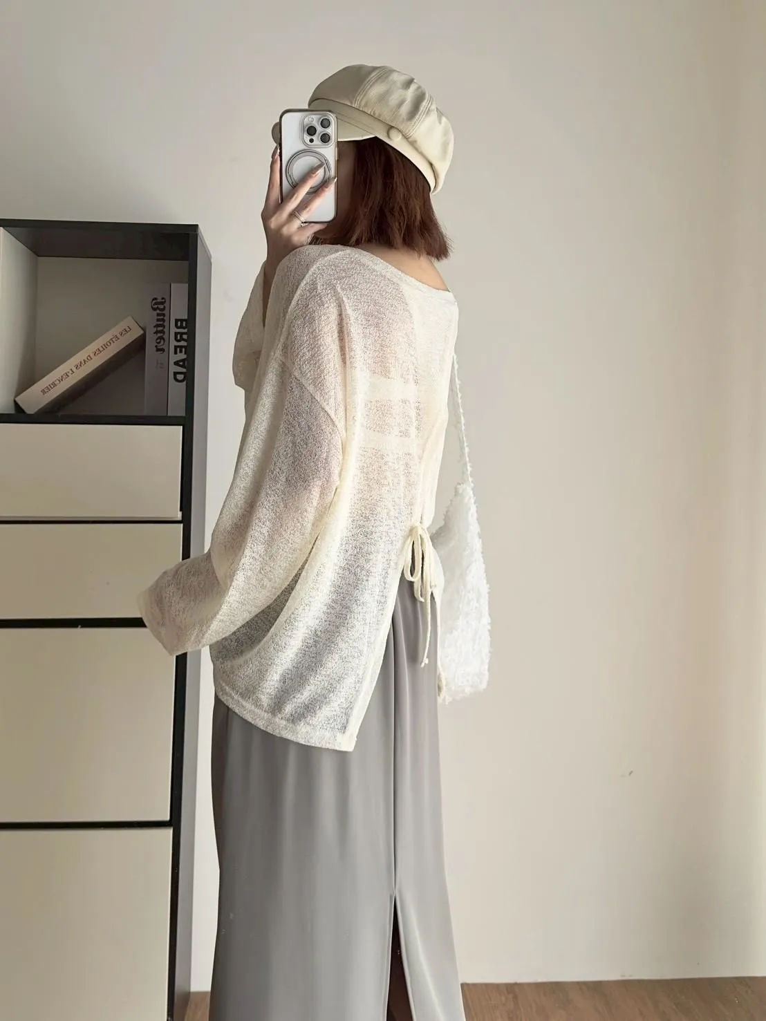 混紗圓領後交叉綁帶造型上衣