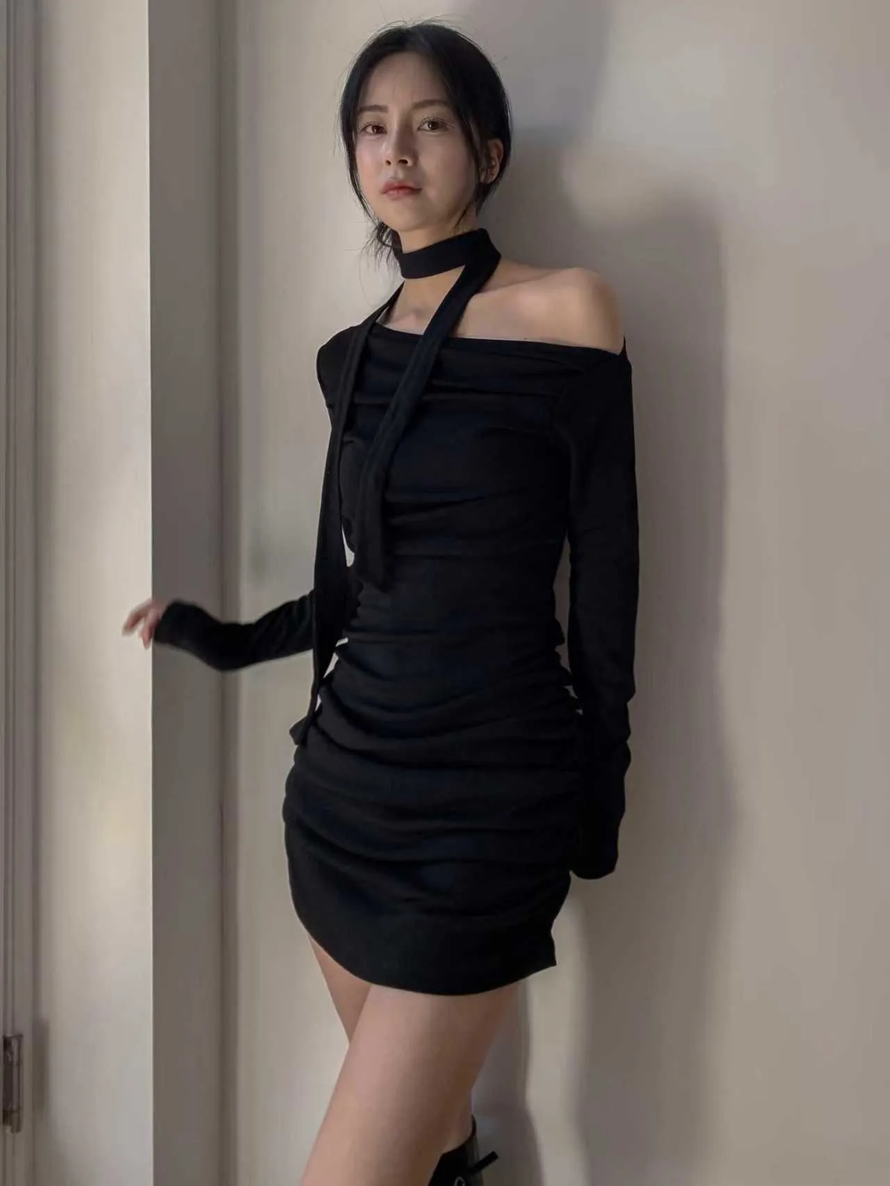 正韓垂身抓皺修身包臀洋