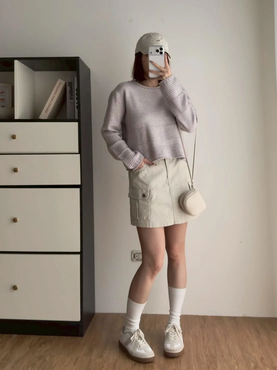 圓領下坑條毛衣