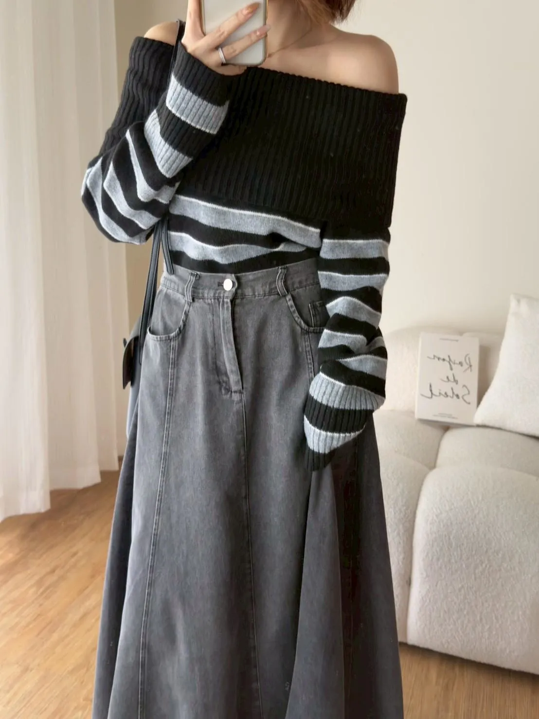 撞色橫條翻領毛衣