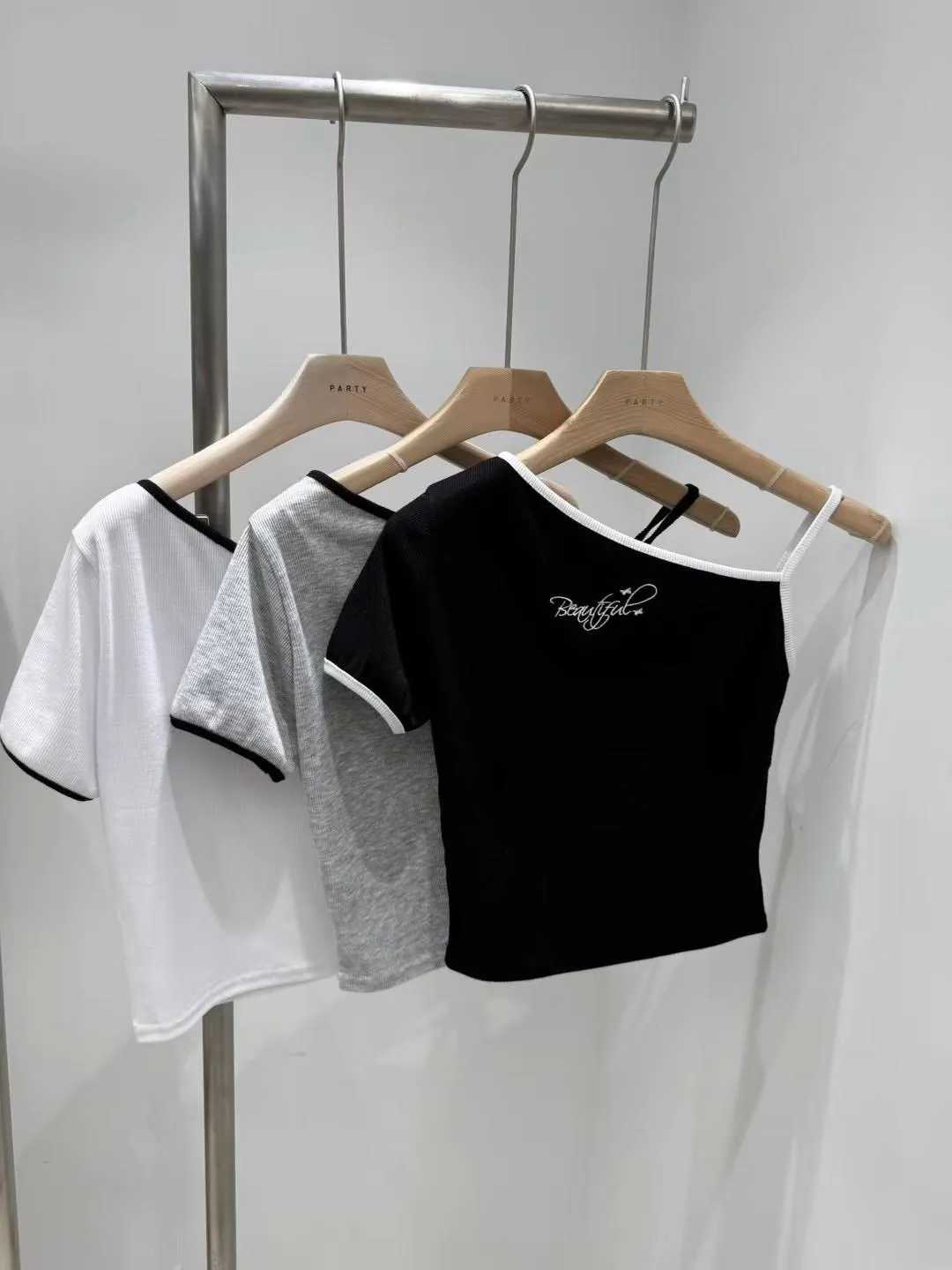 正韓單肩刺繡造型短袖上衣