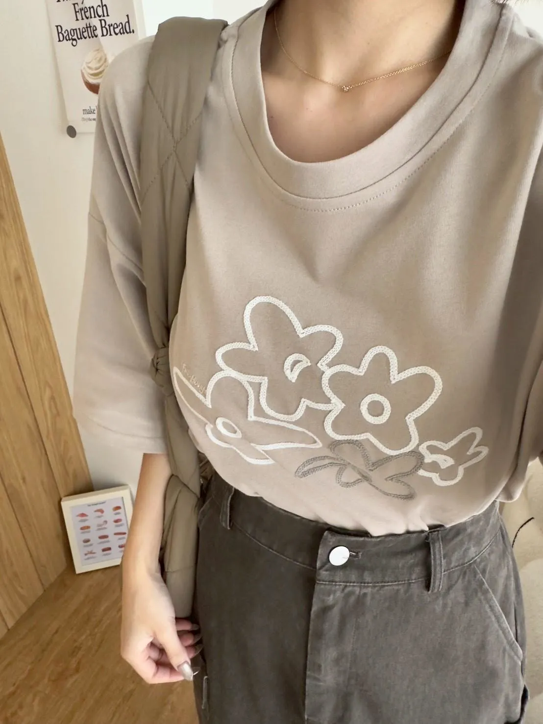 花朵繡線大T上衣