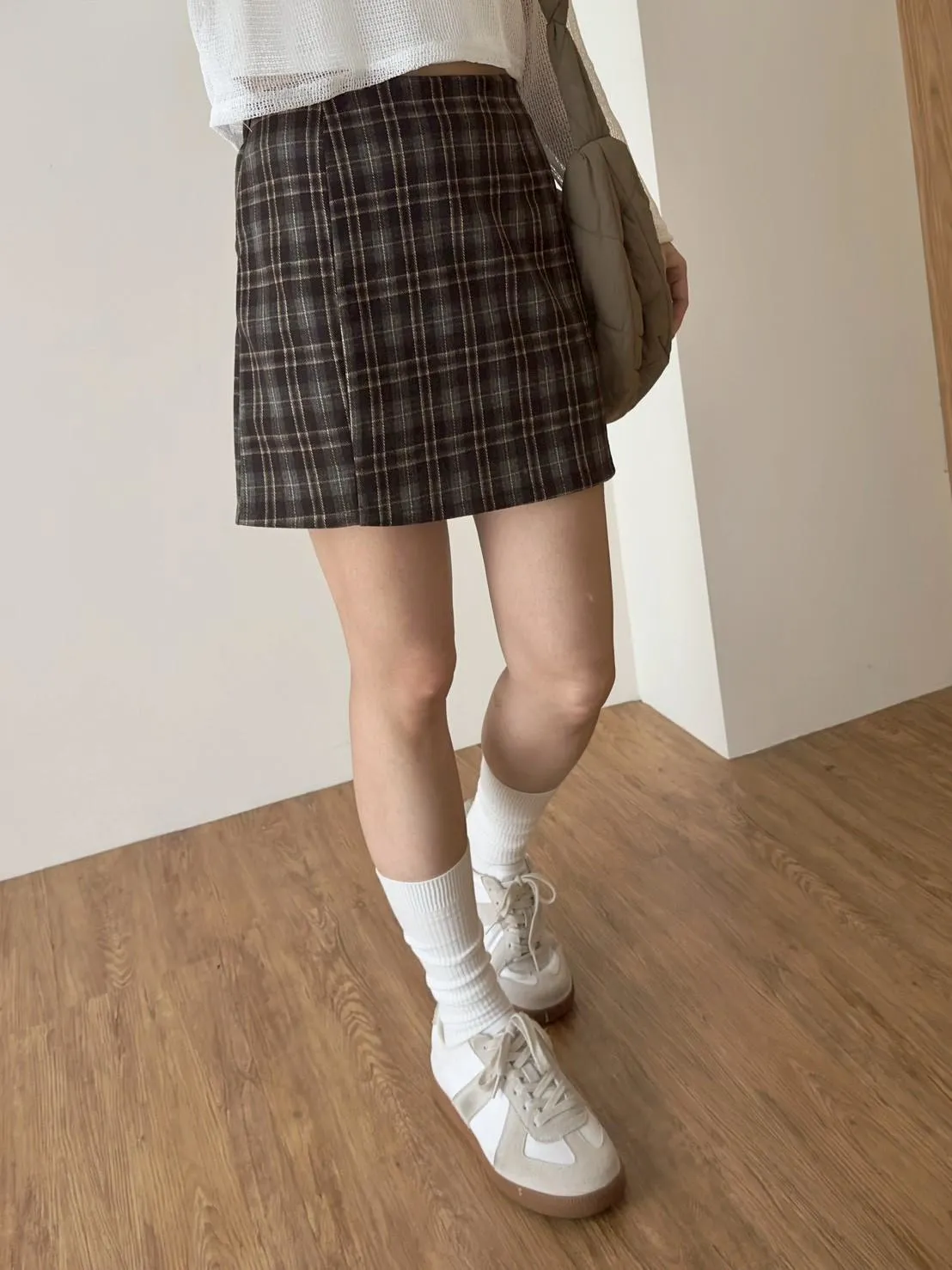 小開衩格子短裙