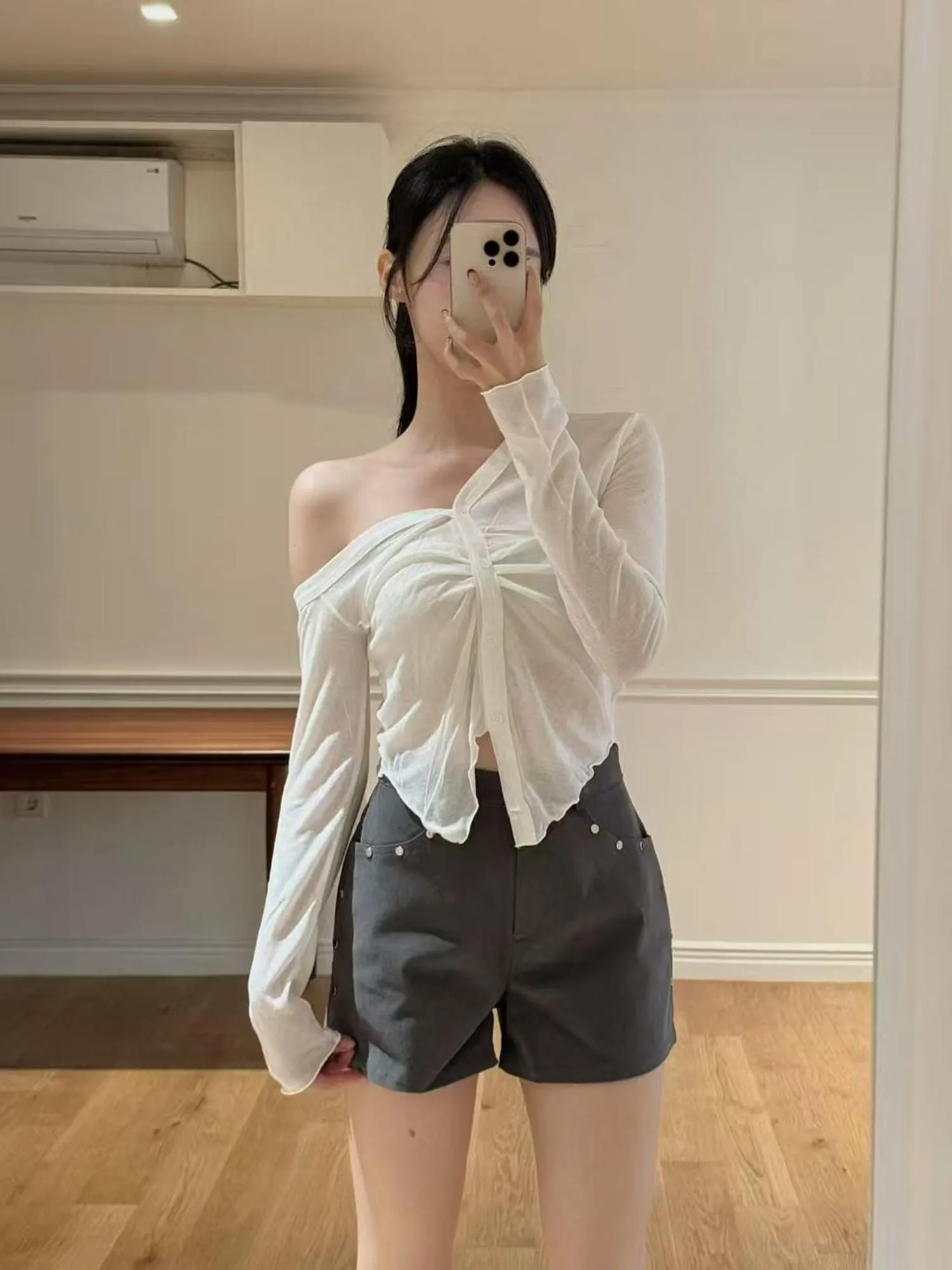 正韓羊毛材質不對稱披肩開衫