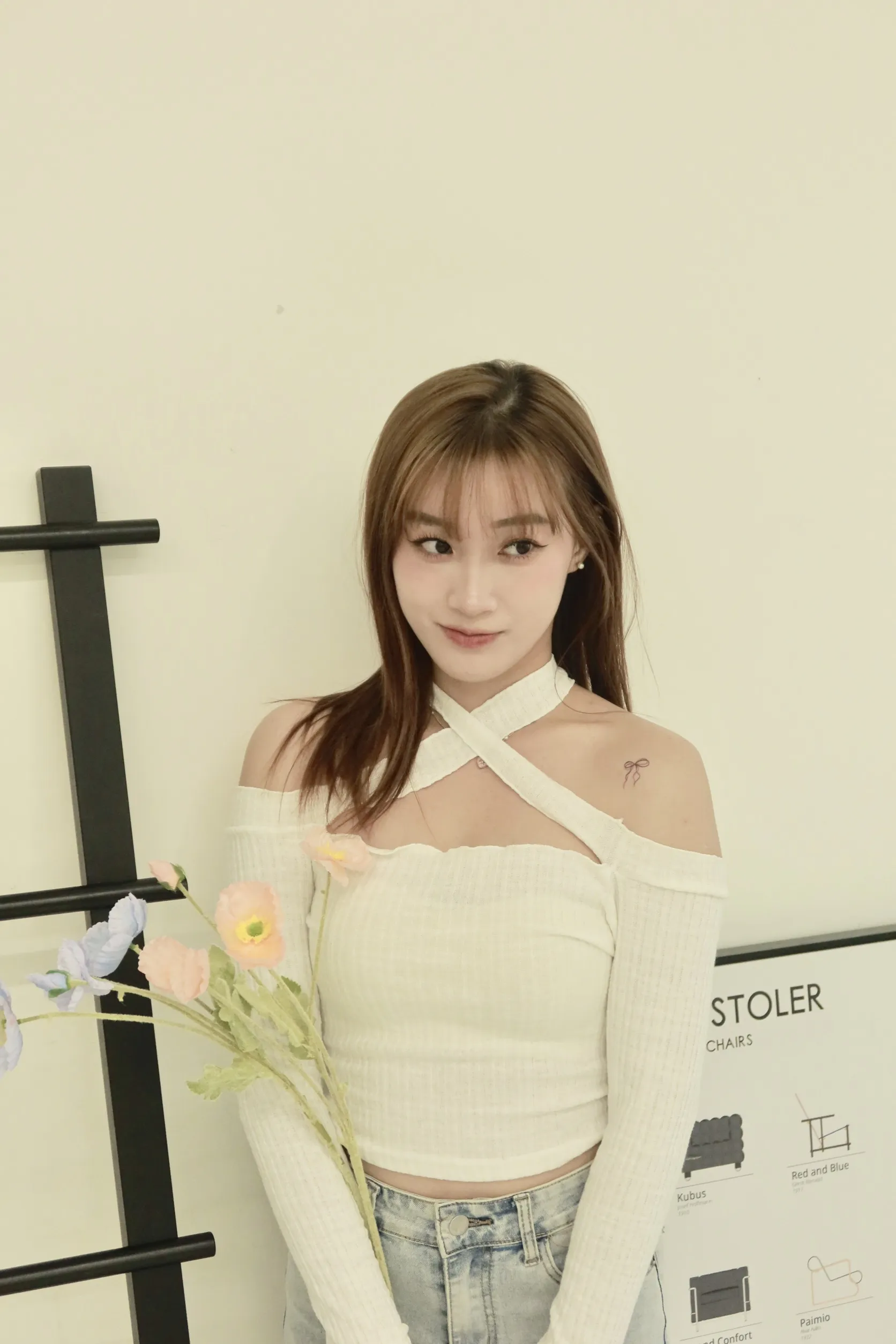 正韓性感露鎖骨交叉踢恤